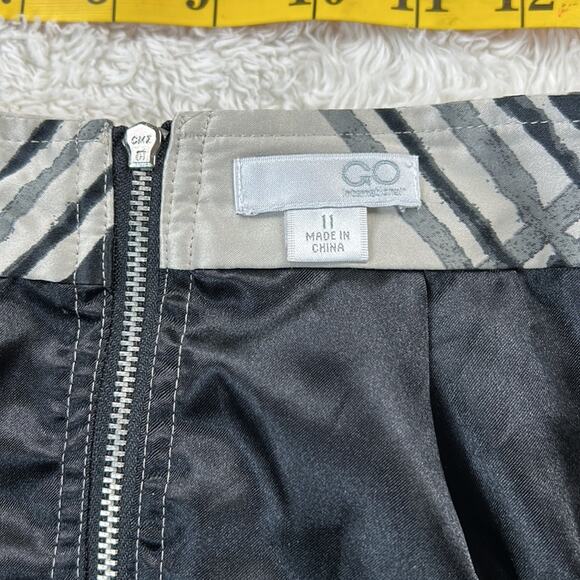 Go International striped satin mini skirt, size 11 - Picture 6 of 8